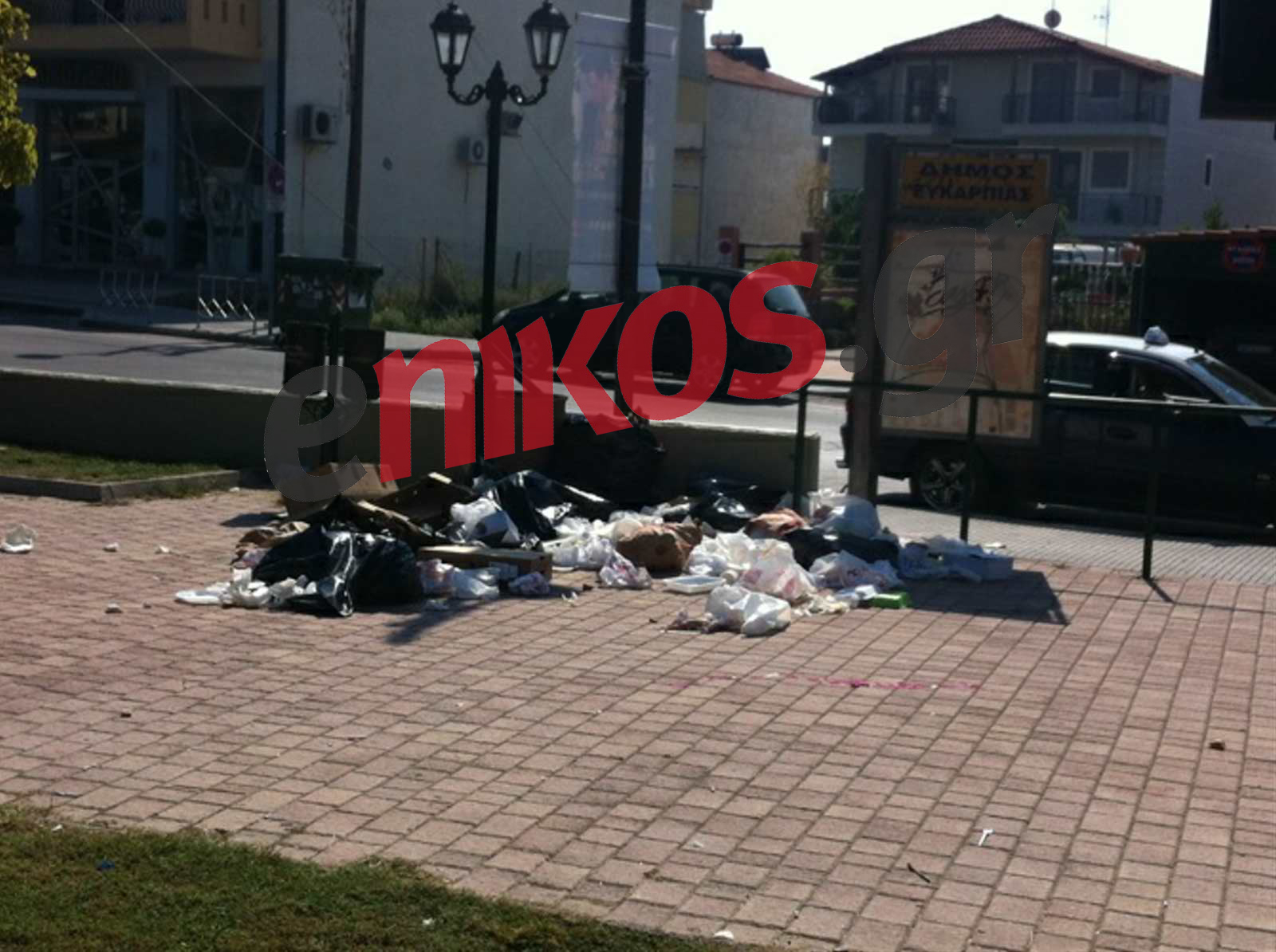 Τη γιορτή συνεχίζουν τα…σκουπίδια