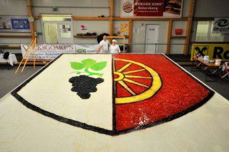 «Χορταστικό» κέικ… 2,5 τόνων