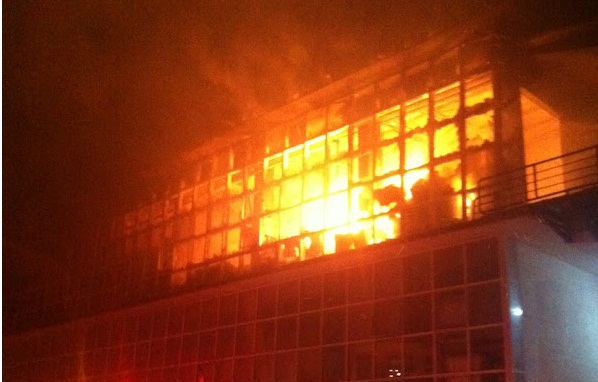 Τώρα-Πυρκαγιά σε εργοστάσιο στον Αγ. Στέφανο