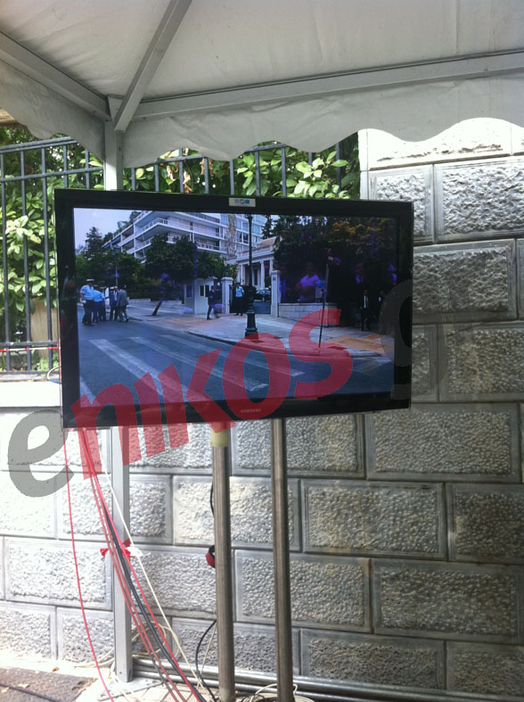 Τωρα-Η οθόνη έξω από το Μαξίμου