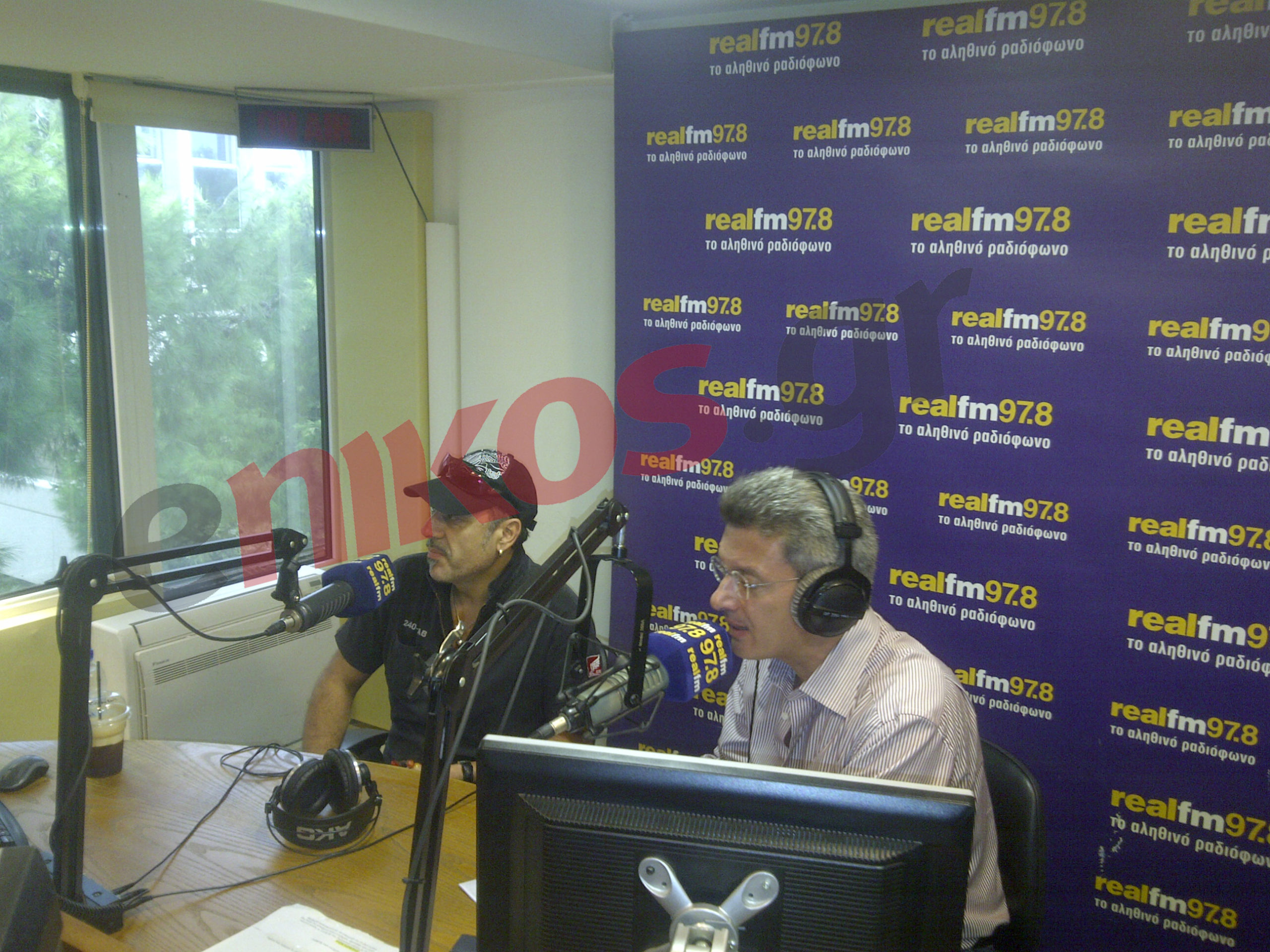 Τώρα – Στο στούντιο του Real Fm