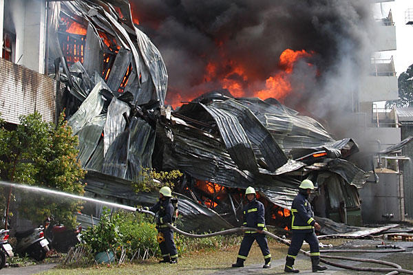 Τραγωδία με 12 νεκρούς από φωτιά