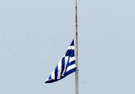 Μεσίστιες οι σημαίες στη Λέρο