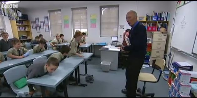 Διδάσκει και είναι 100 ετών