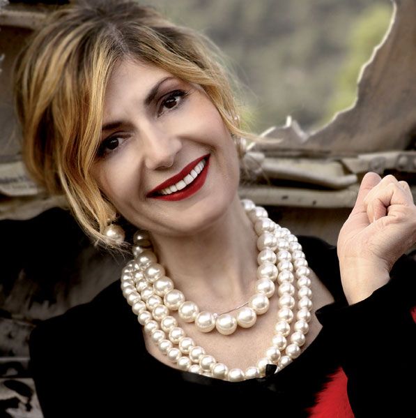 Η Μαρία Γεωργιάδου υπογράφει…