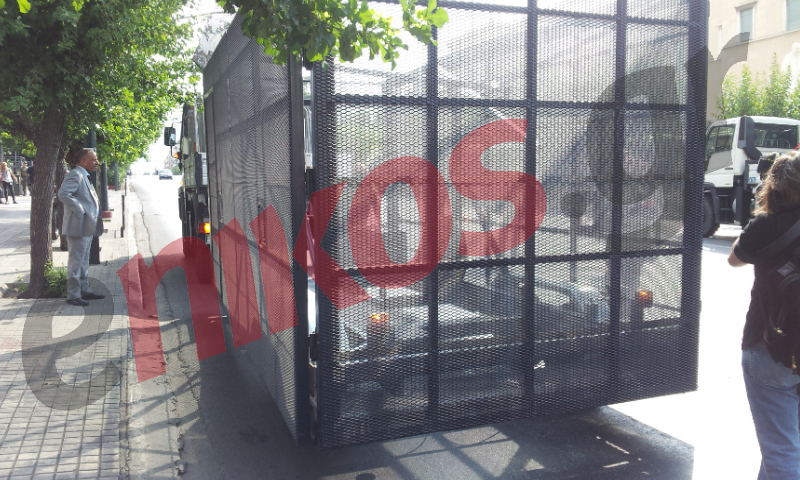 Τώρα – Στήνουν το φράχτη στη Β.Σοφίας