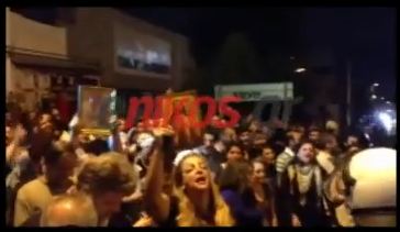 Τώρα-Βίντεο:Συνθήματα έξω από το Χυτήριο