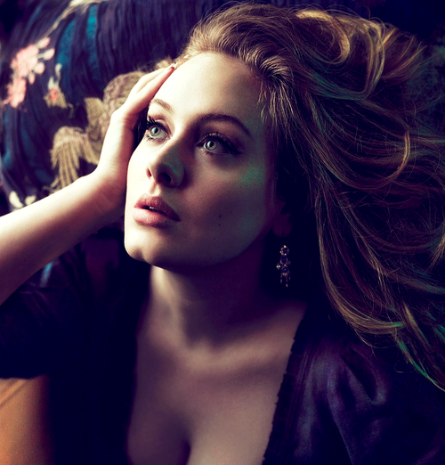 H Adele τραγουδάει “Skyfall”