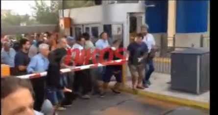 ‘Ολα τα βίντεο-6 μήνες απλήρωτοι εισέβαλαν στο υπ. Άμυνας