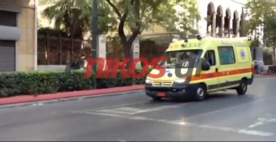 Τώρα-Βίντεο:Ασθενοφόρο στην Πανεπιστημίου