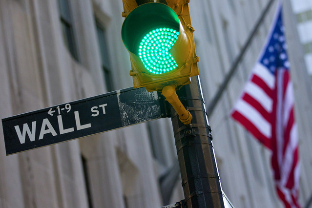 Η Wall Street σημείωσε πτώση