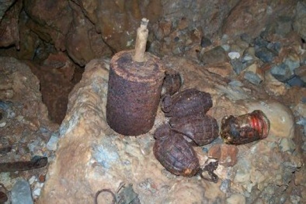 Παιδιά «έπαιζαν» με χειροβομβίδες!