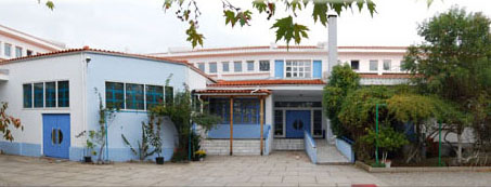 Κάνουν μάθημα σε λυόμενα