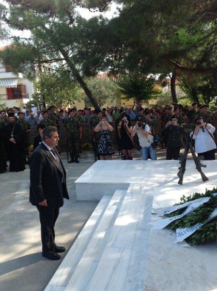 «Ο Ελληνισμός ποτέ δεν παραδίδεται»