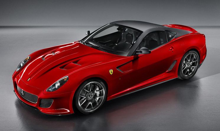 Ferrari «ουρλιάζει» σε τούνελ