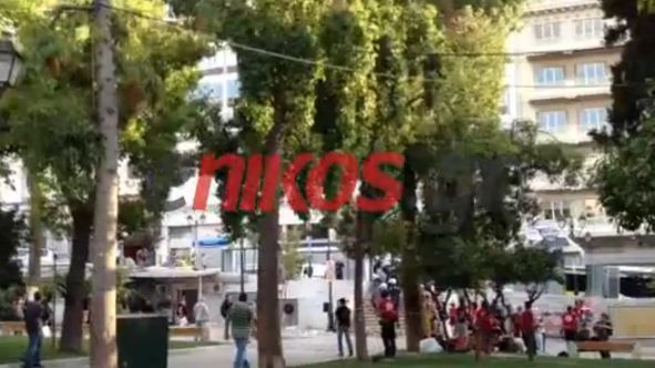 Τώρα-Βίντεο:Επέμβαση των ΥΜΕΤ στο Σύνταγμα