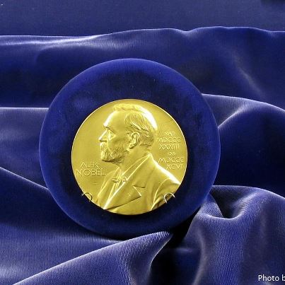 Νόμπελ: Το δελφίνι “μίλησε”…