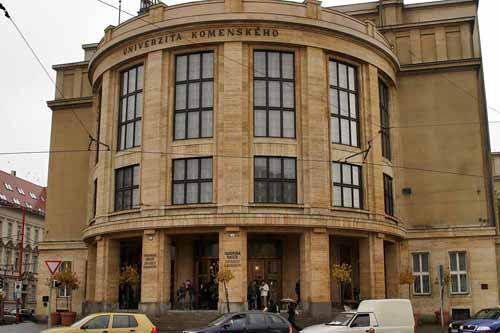 Η κρίση διώχνει τους φοιτητές