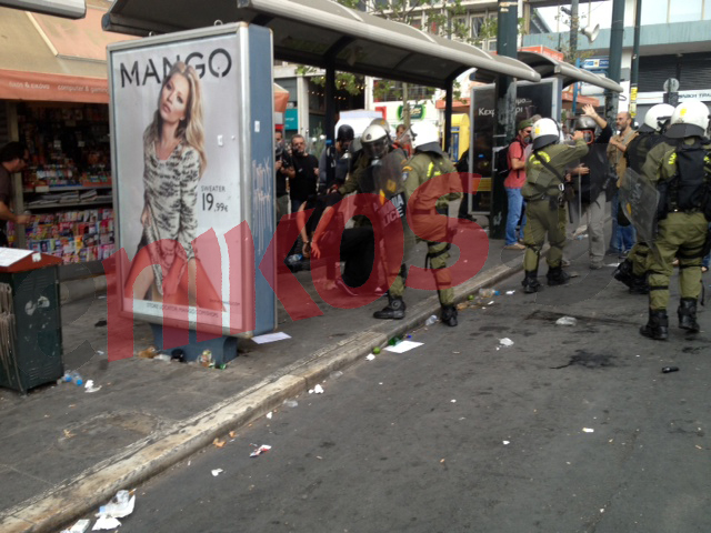 ΦΩΤΟ από την έφοδο των ΜΑΤ