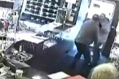 Πελάτης αφόπλισε … ληστή!