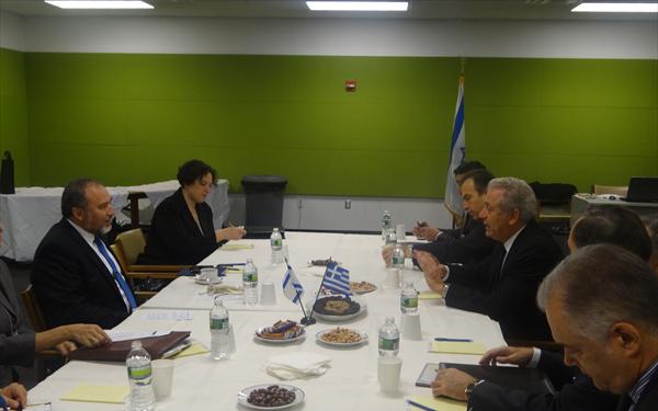 Κέρασε ψωμί και ελιές