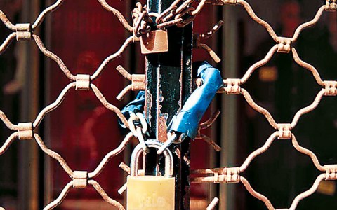 Λουκέτο σε 1.400 επιχειρήσεις