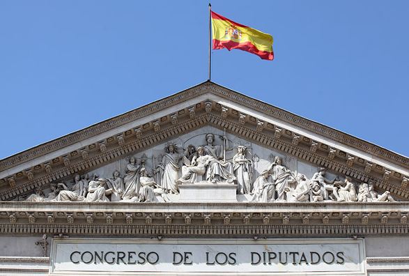 Τα Κανάρια Νησιά ζητούν βοήθεια