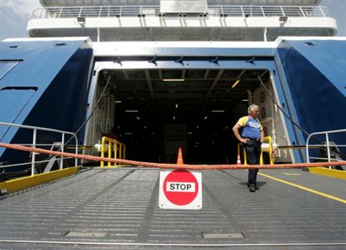 Αποφασίζουν αύριο οι ναυτεργάτες