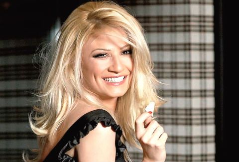 10 twitter -ερωτήσεις για τη Φαίη