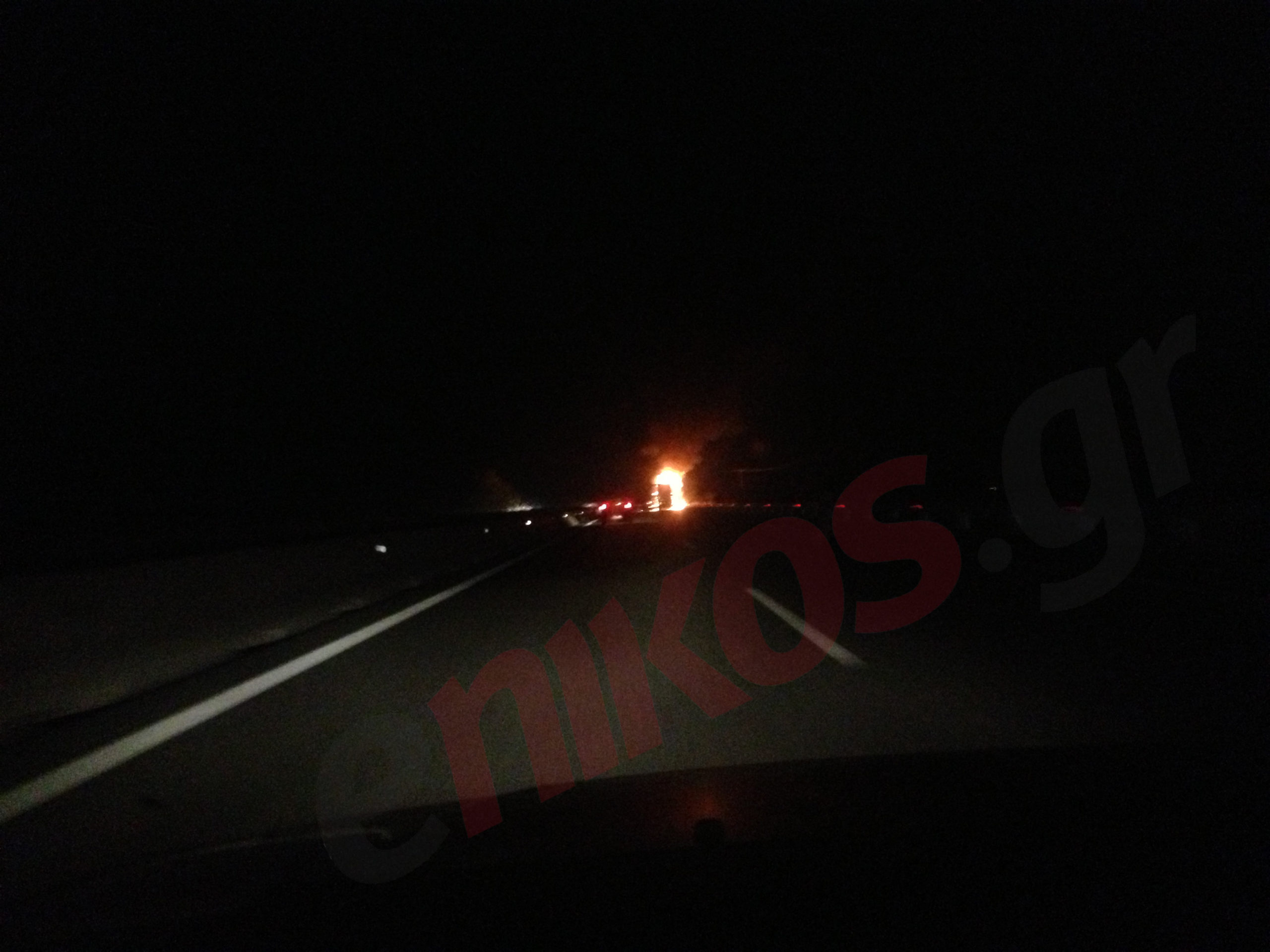 Τώρα – Φλέγεται φορτηγό στη Βέροια