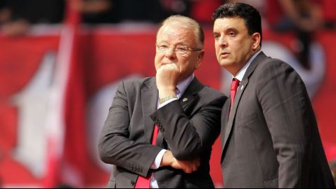 Τους πέταξαν έξω από το γήπεδο