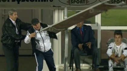 Του πέταξε το…φορείο!