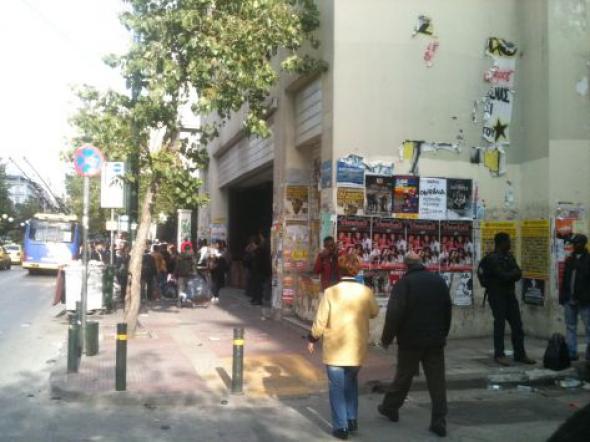 Τώρα- Ένταση με μικροπωλητές στην ΑΣΟΕΕ