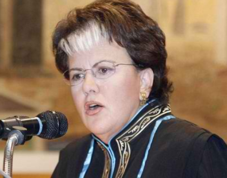 Δεν έχει να πληρώσει την εφορία;