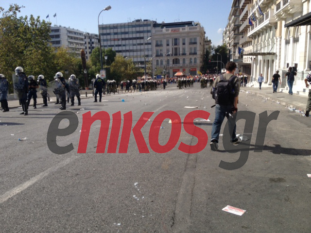 Τώρα-Πεδίο μάχης έξω από το «Μεγάλη Βρετανία»