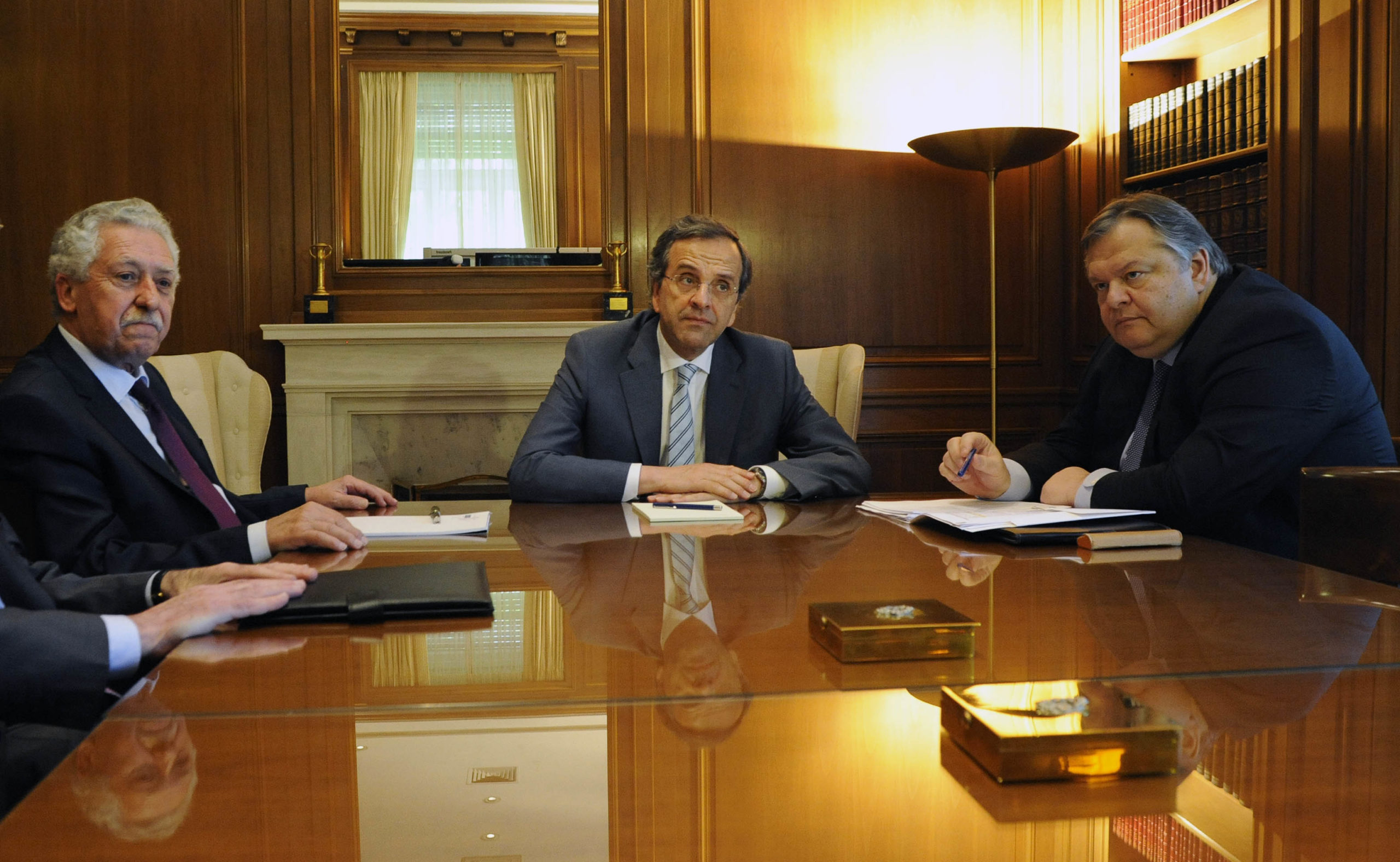 «Κλειδώνουν» τα μέτρα οι αρχηγοί