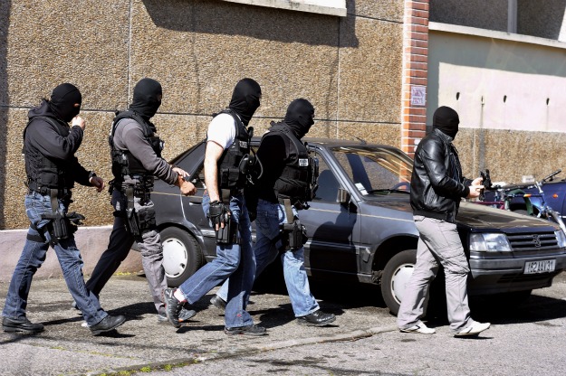 Έπεσε νεκρός από αστυνομικά πυρά