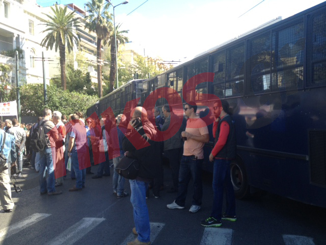 Φραγμός με κλούβες στη Βασιλίσσης Σοφίας