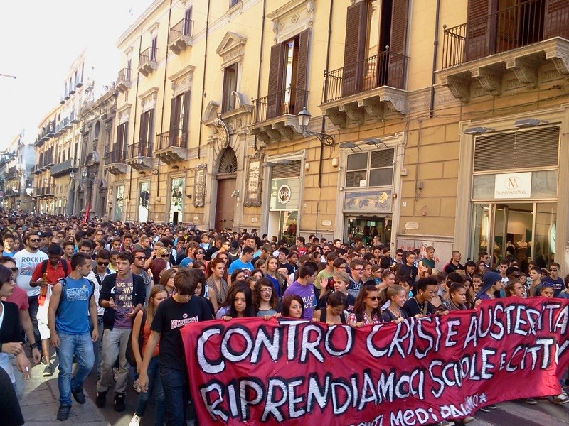 Ιταλία:Μαθητές & φοιτητές στο δρόμο