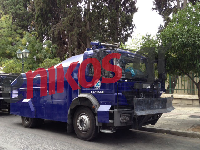 Τώρα – Υδροφόρες στο Μαξίμου