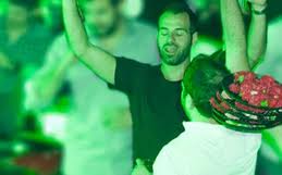 Απ’ τα μπουζούκια στον ανακριτή