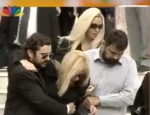 Η Δουκακάρου κατέρρευσε στην κηδεία