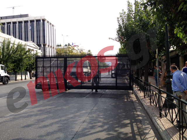 Τώρα – Φράχτες στη Βουλή