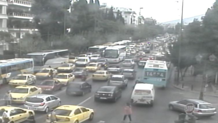 Τώρα – Πολύ αυξημένη κίνηση στο κέντρο