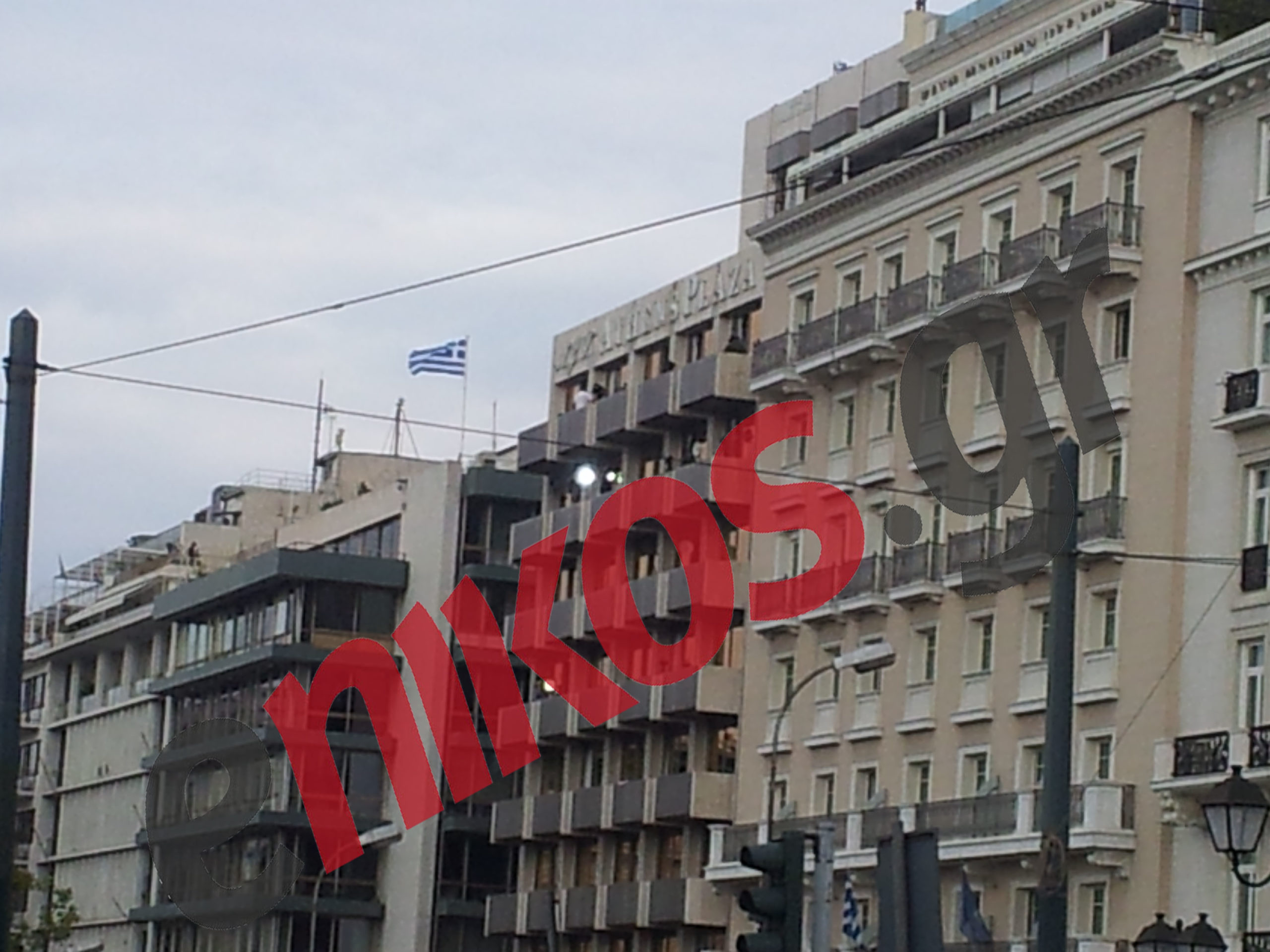 Τώρα – Τα πρώτα live από το Plaza