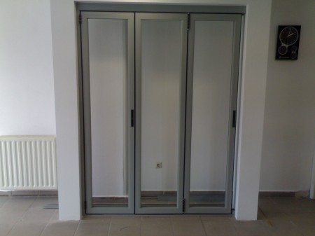 “Ξήλωναν” αλουμίνια