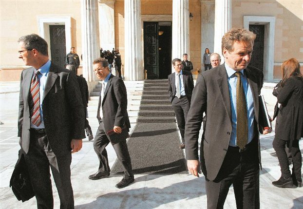 Μαραθώνια σύσκεψη με την τρόικα