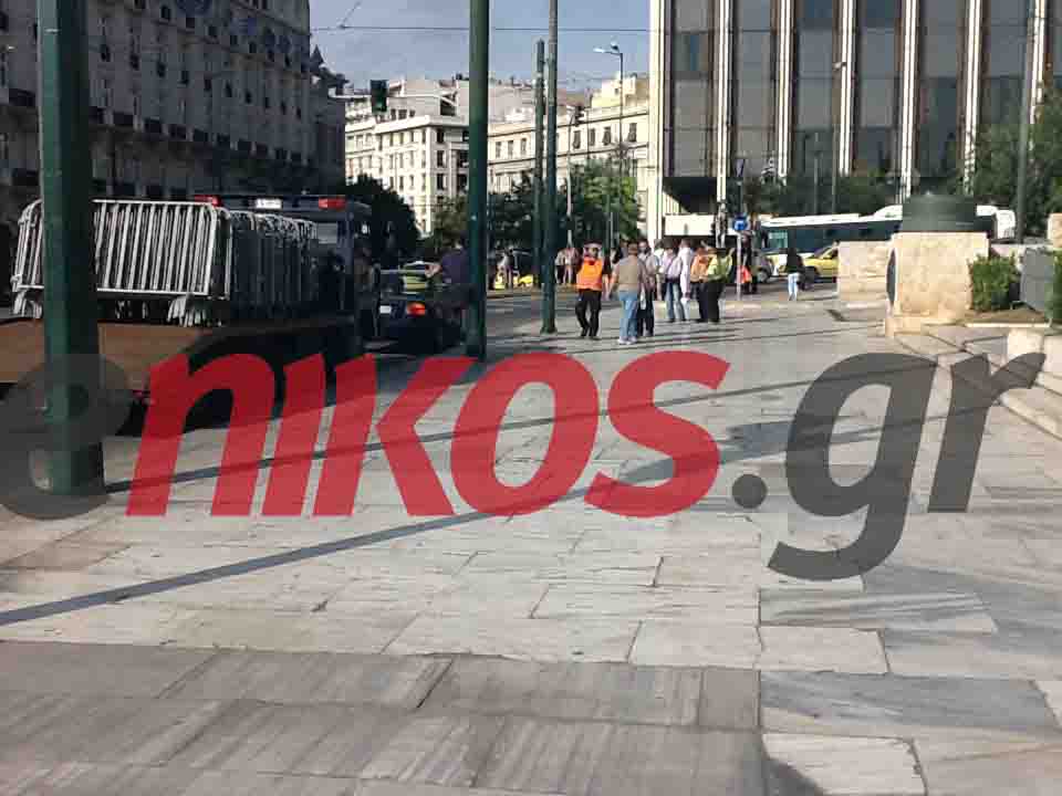 Τώρα- Στο Σύνταγμα τα κάγκελα για την παρέλαση
