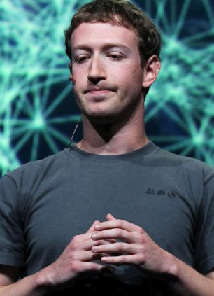 Κάνει like στο ίδιο T shirt εδώ και 20 χρόνια!