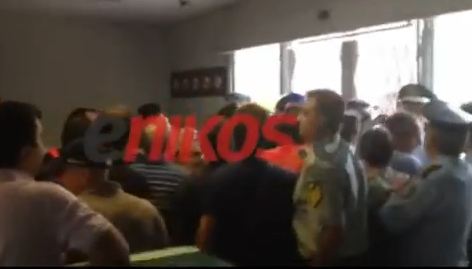 Βίντεο: Μέσα στο υπουργείο οι διαδηλωτές